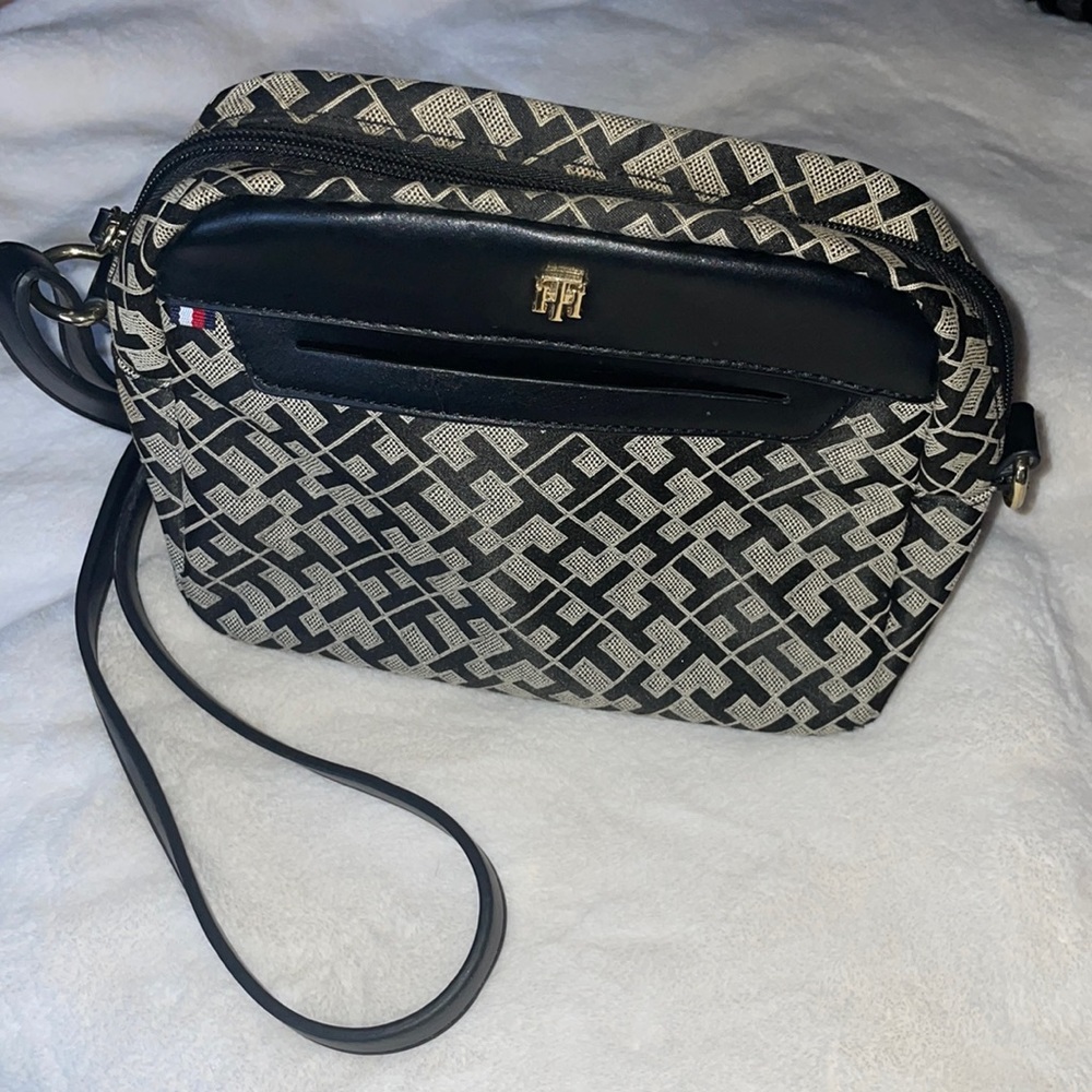 Tommy Hilfiger Crossbody Bag